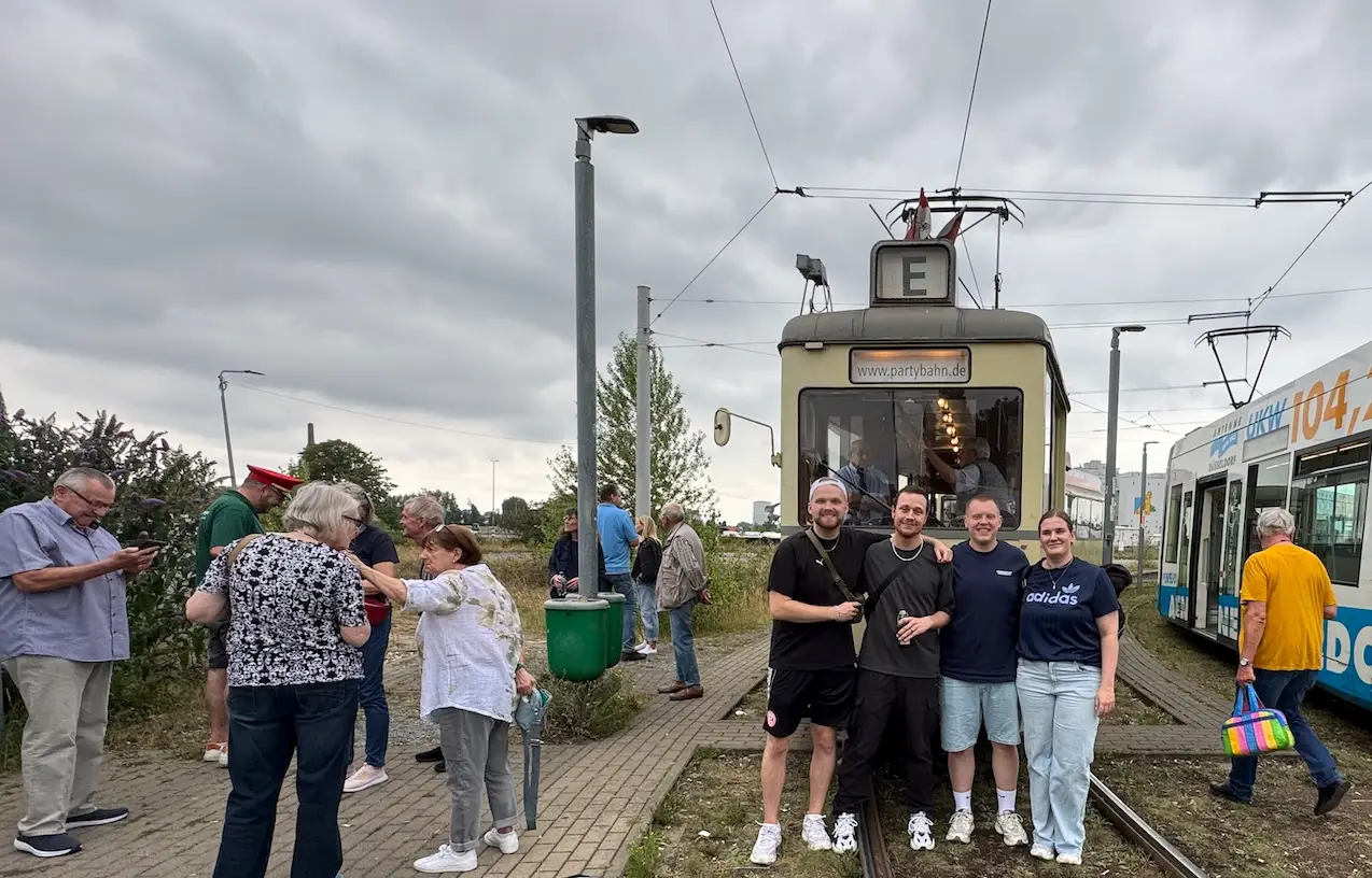 Die jungen Jonges mit Begleitung